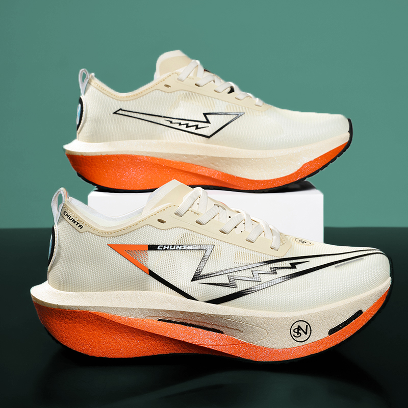 Running Shoe Carbon - Sepatu Lari Pria dengan Papan Karbon