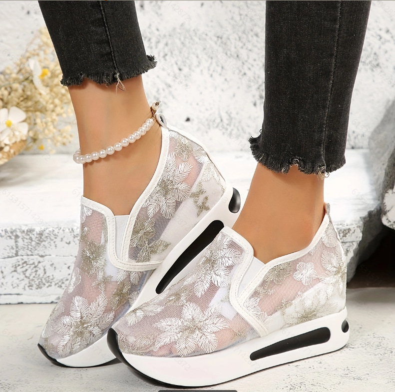 Running Gear For Women - Sepatu Olahraga Wanita Platform Flat Renda